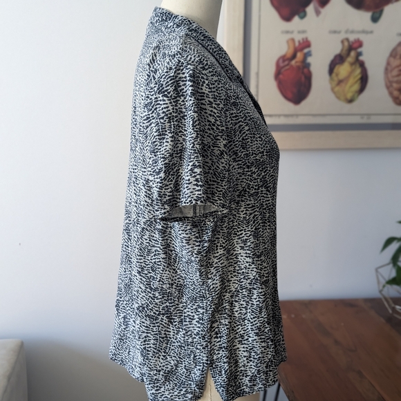 Silk animal print button down L - Picture 7 of 9